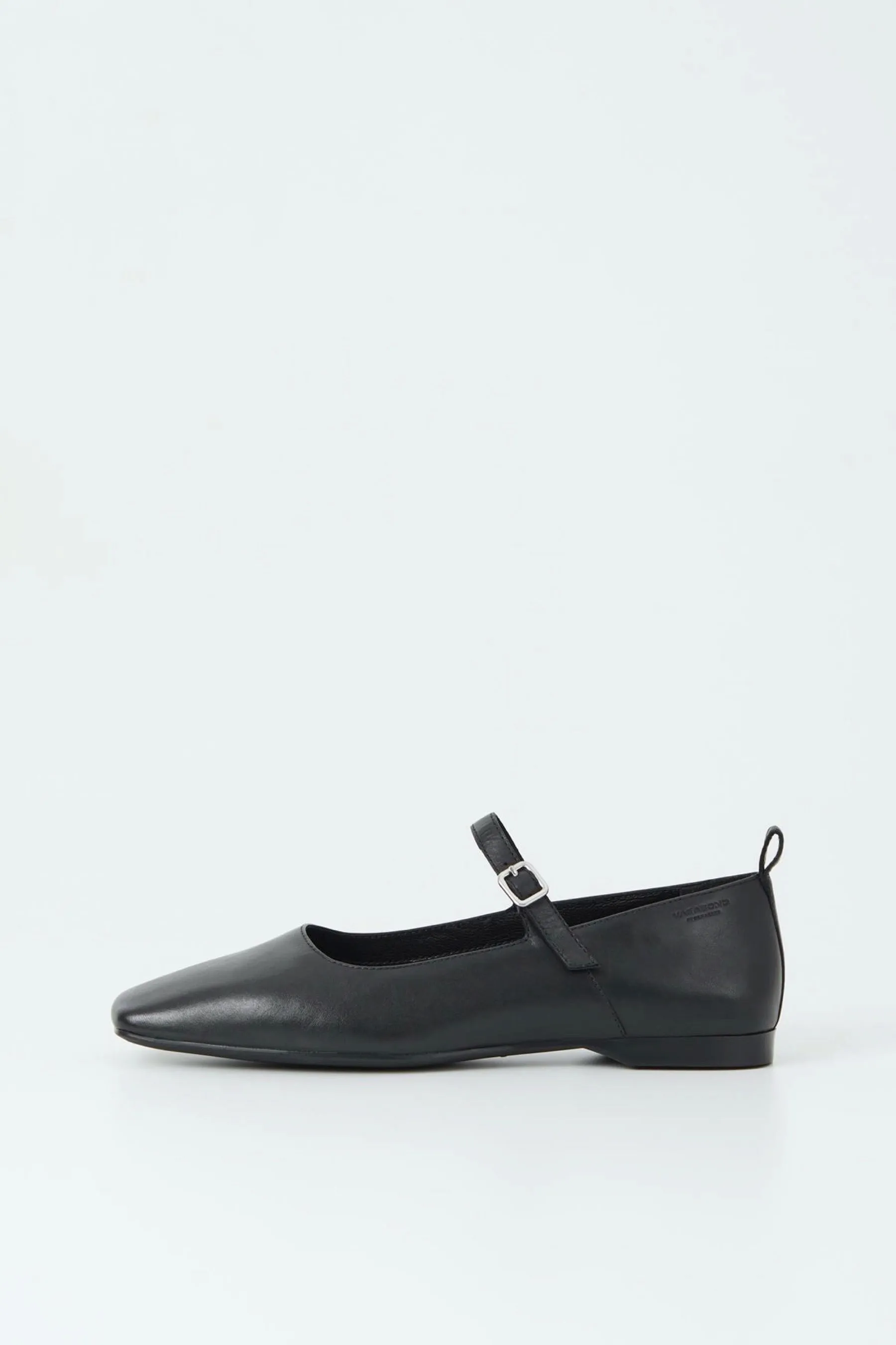 Black Delia Flat