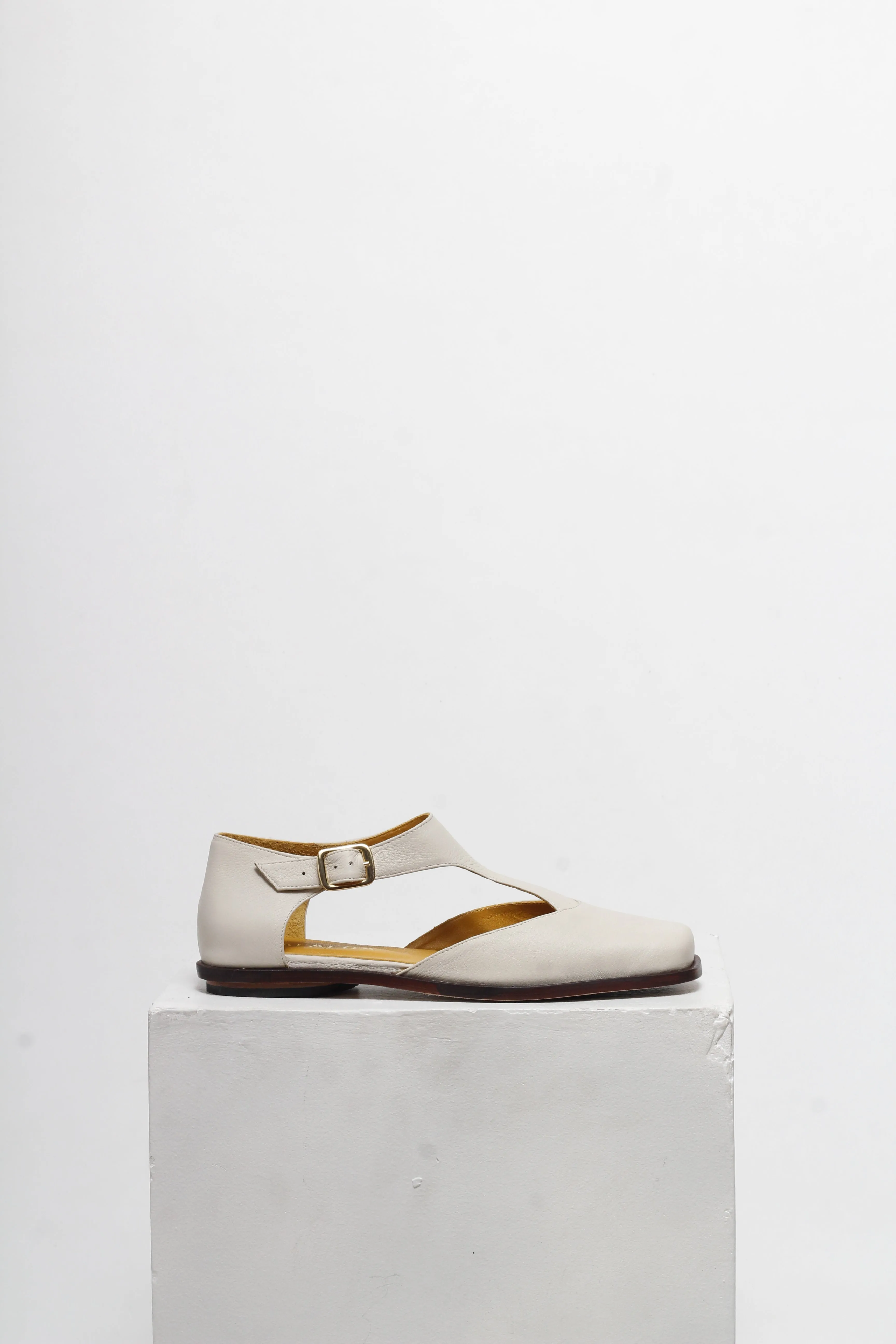 Carlota Off-White Flats