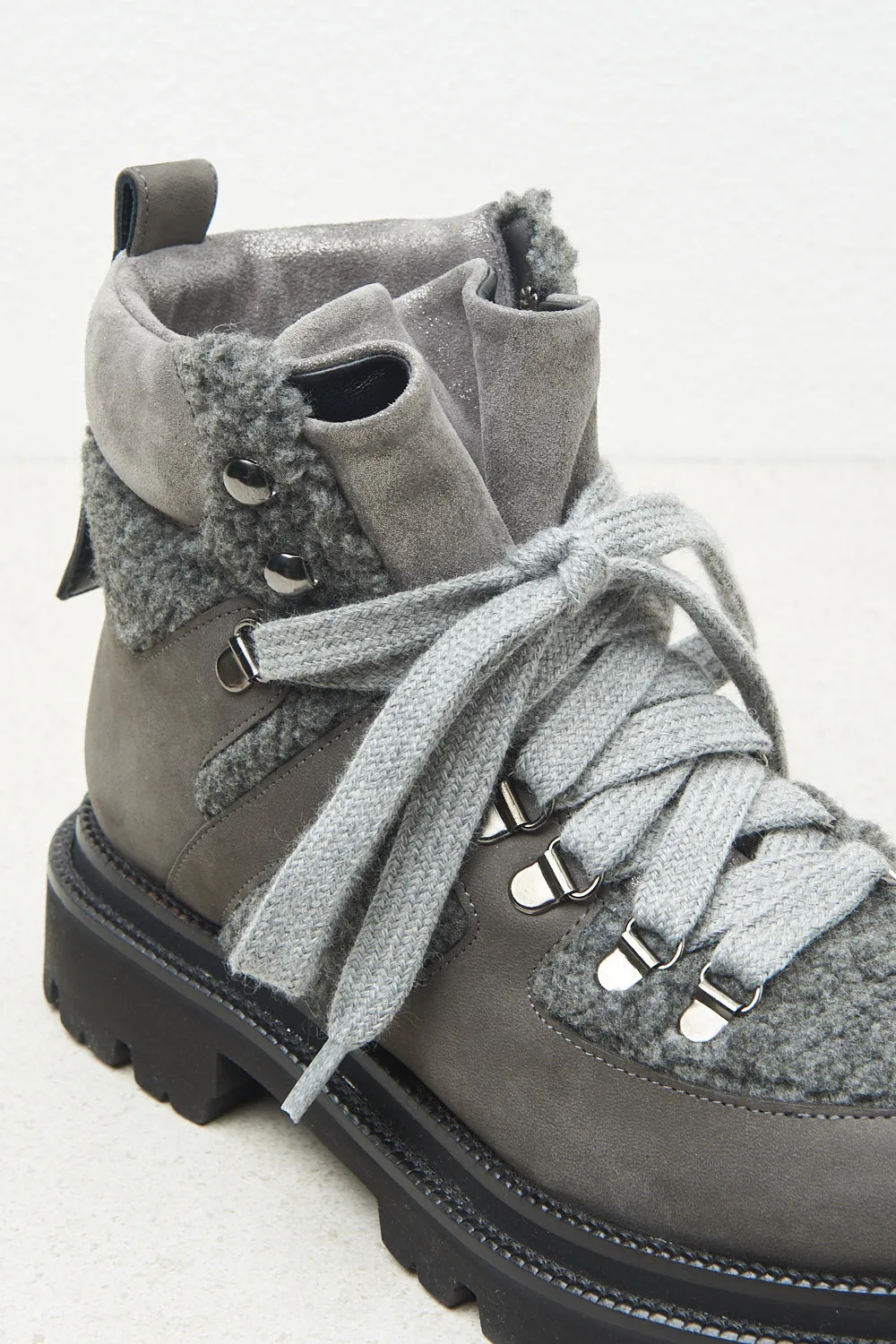 Real leather and eco-fur mountain boots